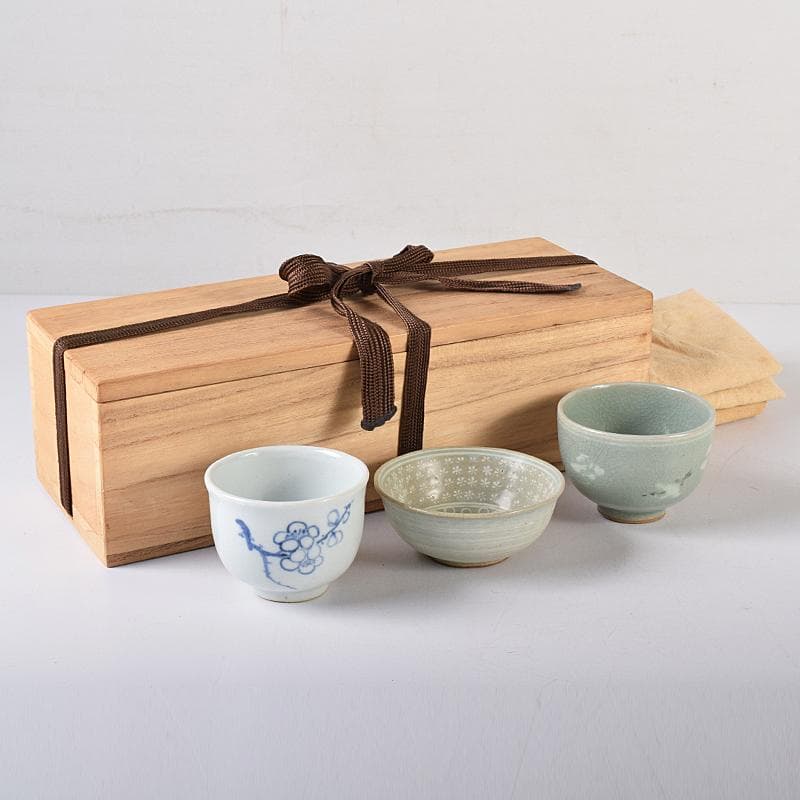 韓国人間文化財柳海剛（柳根瀅）作　象嵌鶴雲文など　盃　3点　共箱　D　R8482