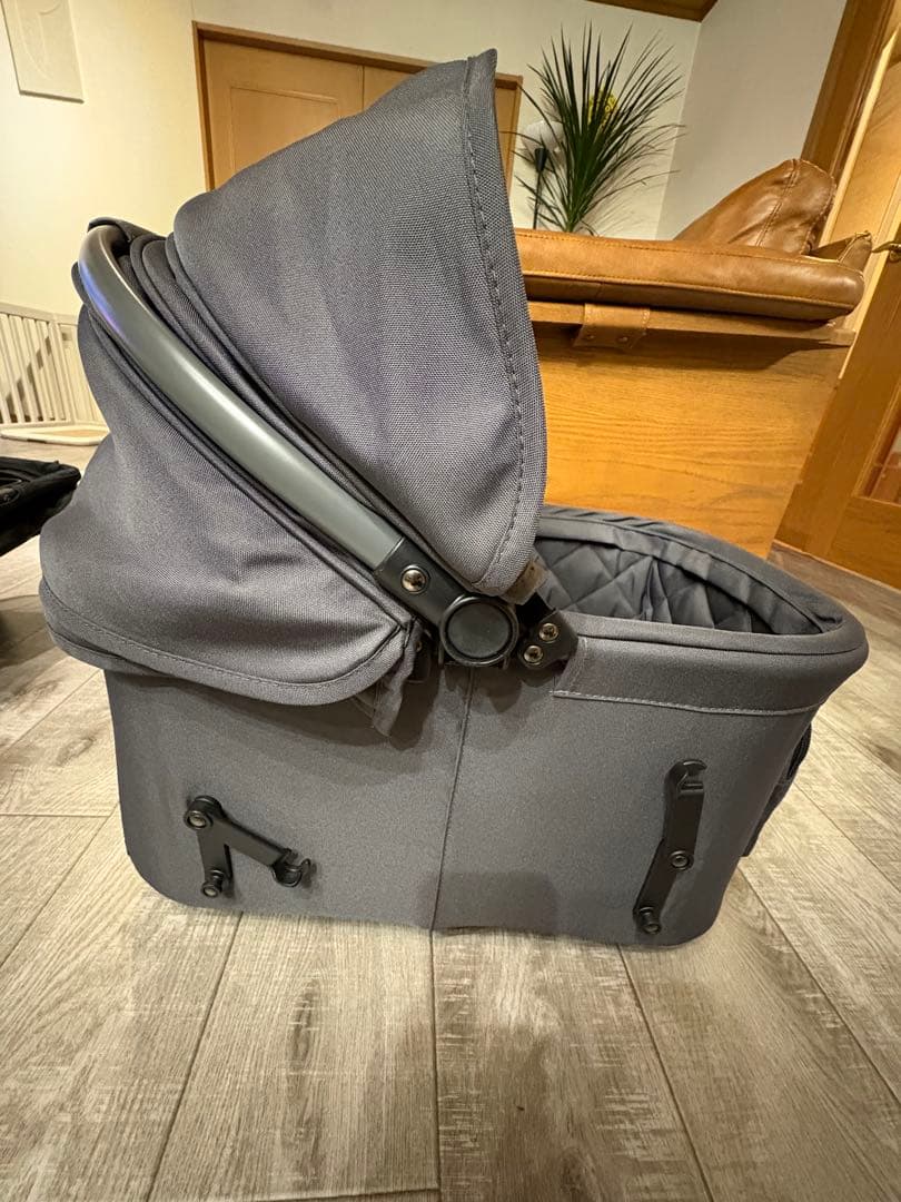 折りたたみペットカート グレー　AIRBUGGY. wizx