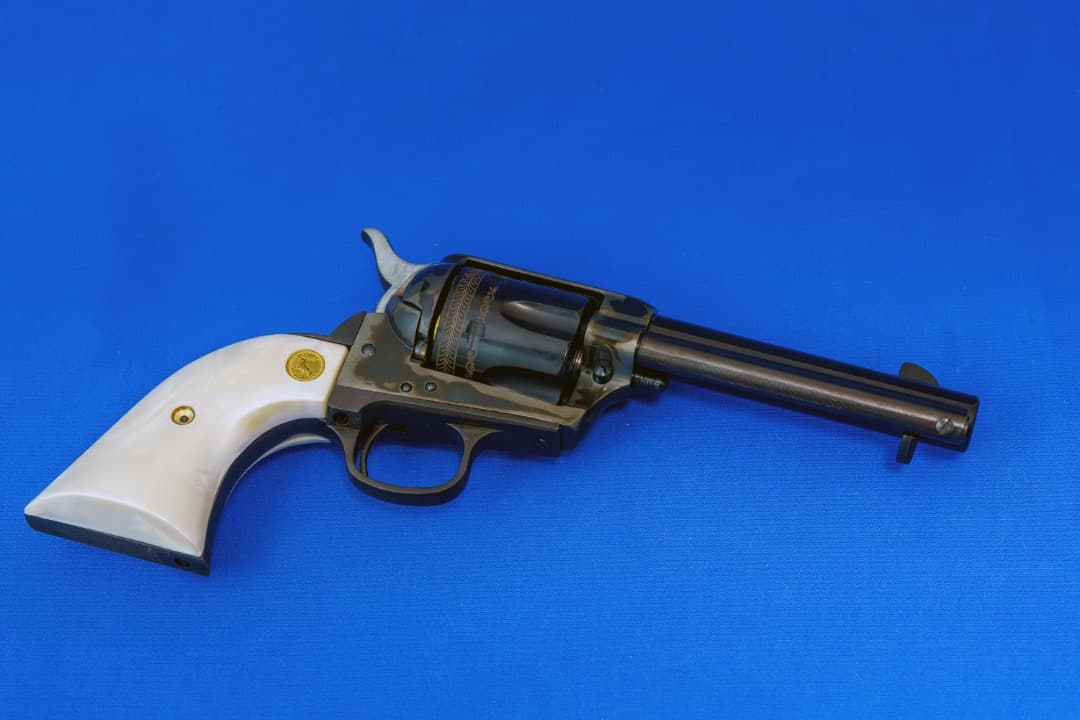 モデルガン　コルトフロンティアシックスシューター