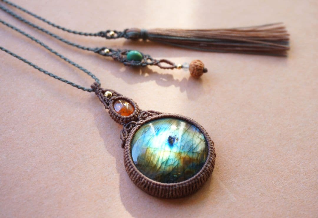 マルチカラーラブラドライト　オレンジカイヤナイト　マクラメ　ネックレス