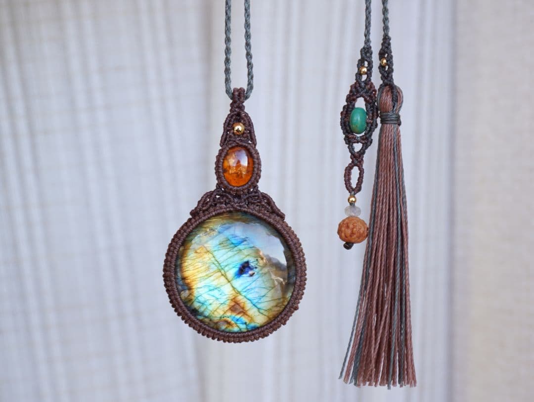 マルチカラーラブラドライト　オレンジカイヤナイト　マクラメ　ネックレス