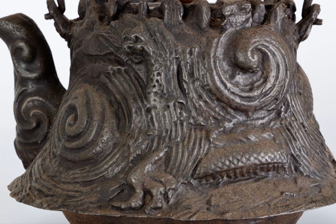 時代鉄瓶 雲龍文 高肉彫 荒磯岩肌造形 銅蓋 茶道具 煎茶道具 古美術品 骨董品