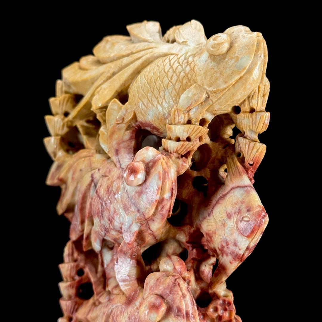 中国古美術　唐物　寿山石　細密彫刻像　金魚置物　高さ19.5cm