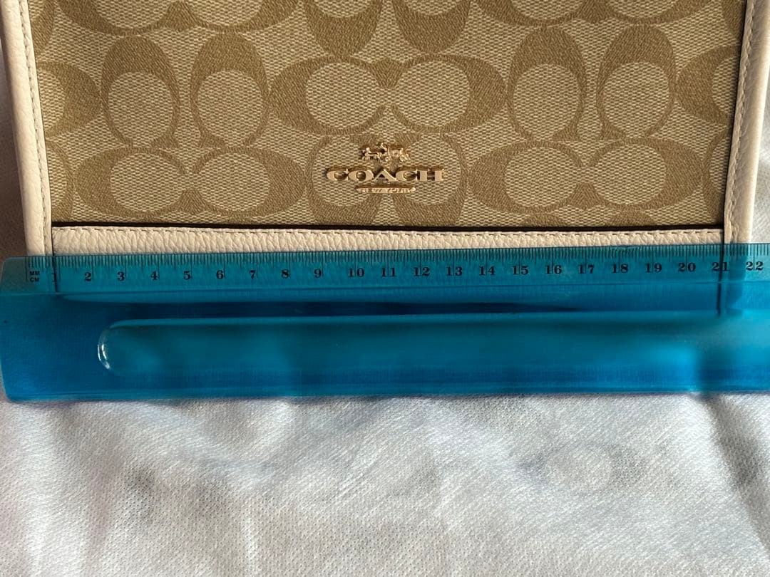 COACH ベージュ キャンバス ショルダーバッグ　アウトレット