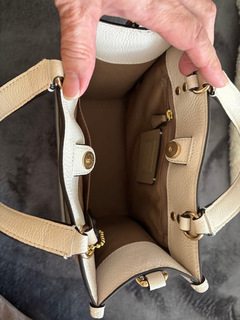 COACH ベージュ キャンバス ショルダーバッグ　アウトレット