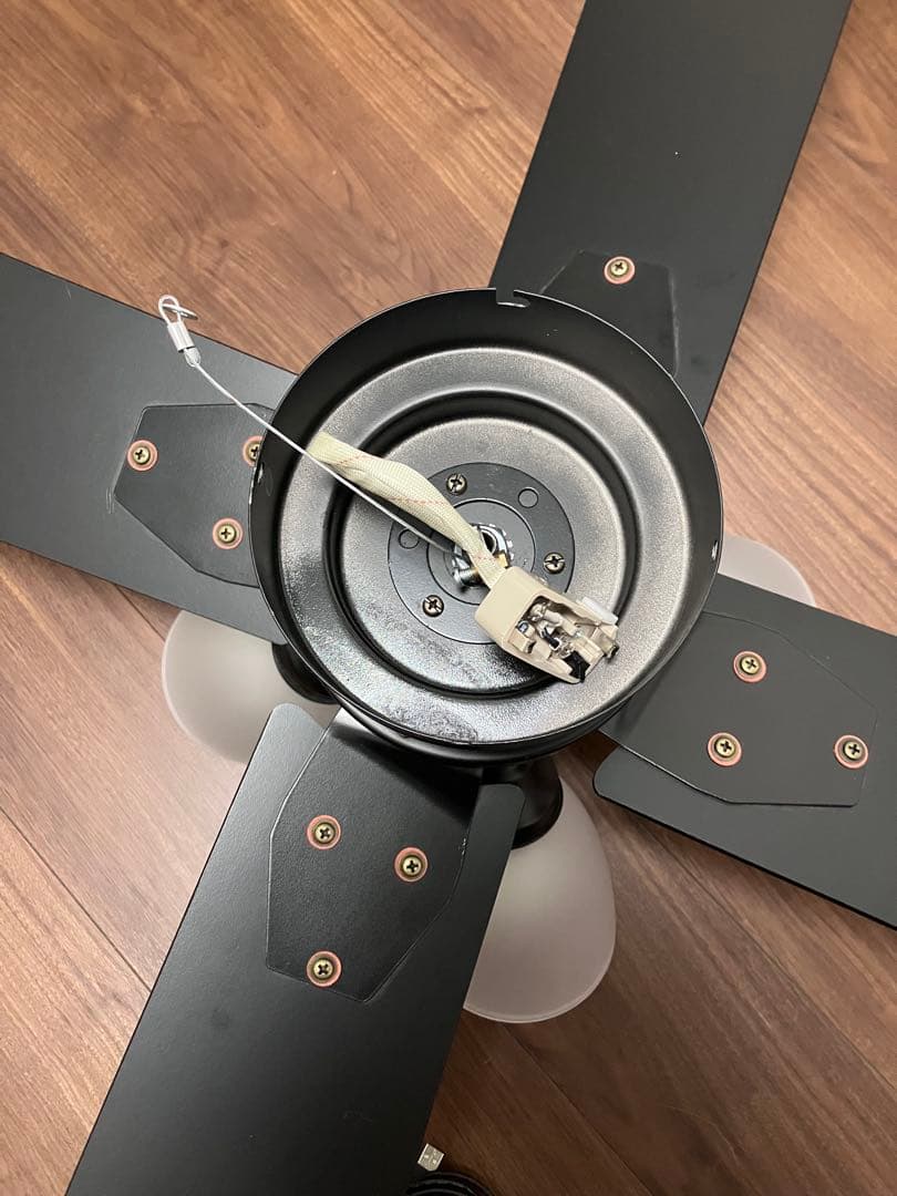 【美品】ラスボルタ シーリングファンライト 4灯 ブラック&ウォルナット 本体