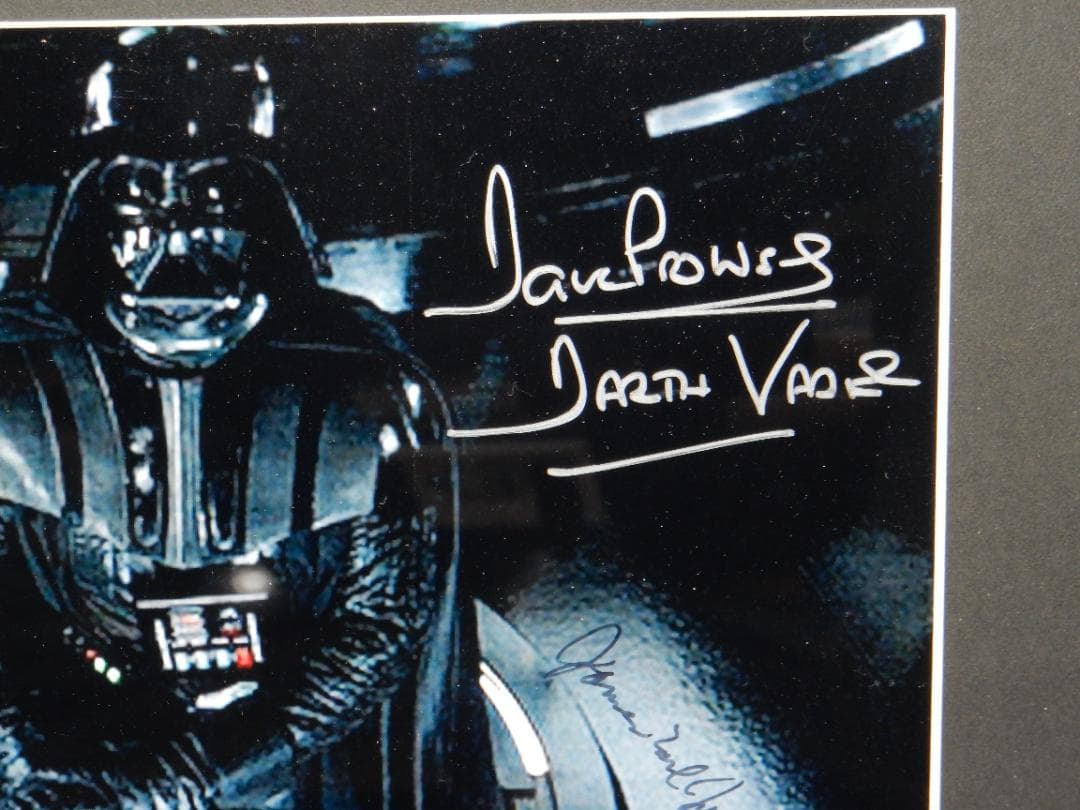 お正月セール　スターウォーズ　ダース・ベイダー　2名のサイン入り　証明書付き