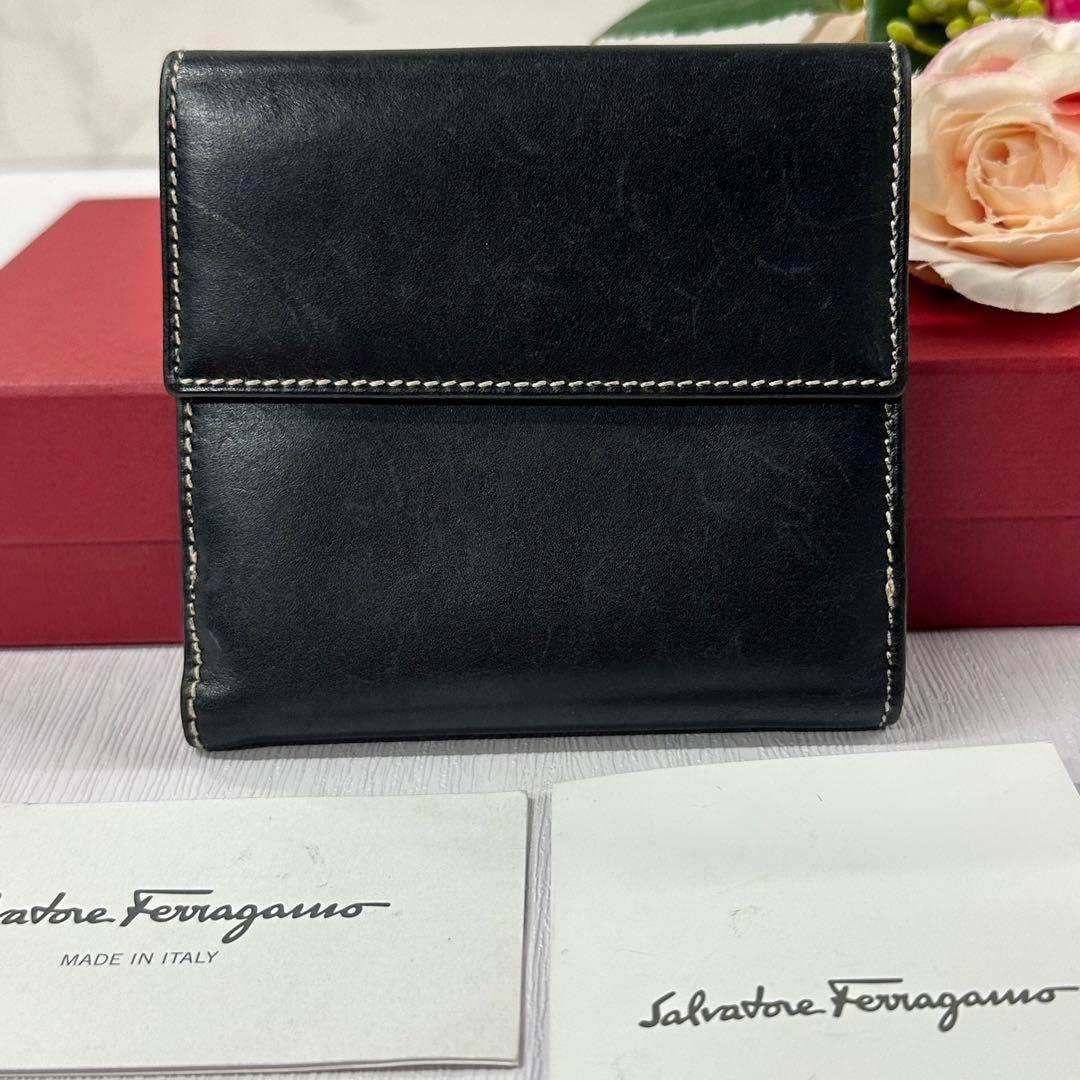 新品同様‼️ サルヴァトーレフェラガモ　財布　二つ折り　折り財布　ガンチーニ