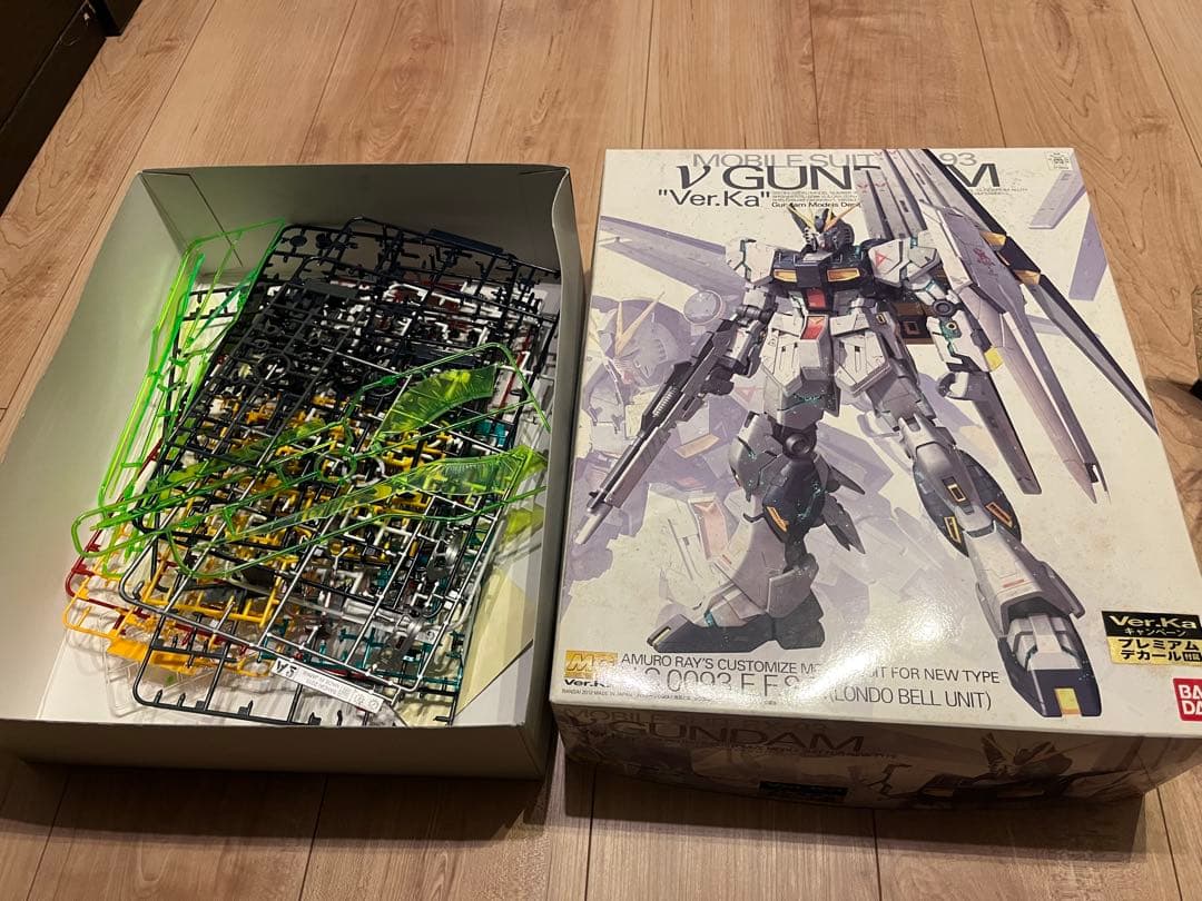 MG 1/100 サザビーとニューガンダムVer.ka 完成品　セット