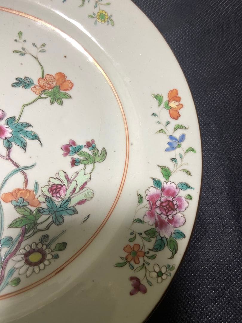 中国古美術品　清の乾隆時代　粉彩草花中皿　本物保証　22.5cm