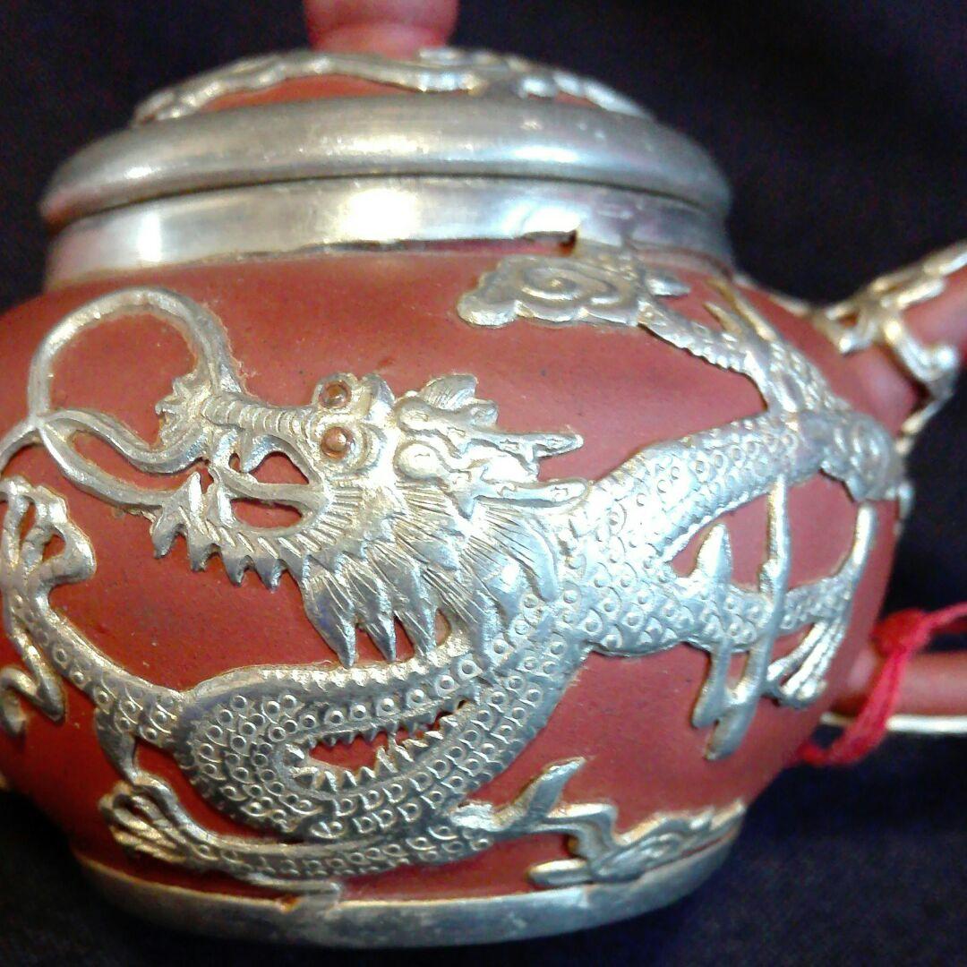 陶芸、急須。茶道。朱泥？。「聞萍」の銘。銀?か錫?の細工。装飾。龍、竜。その⑦