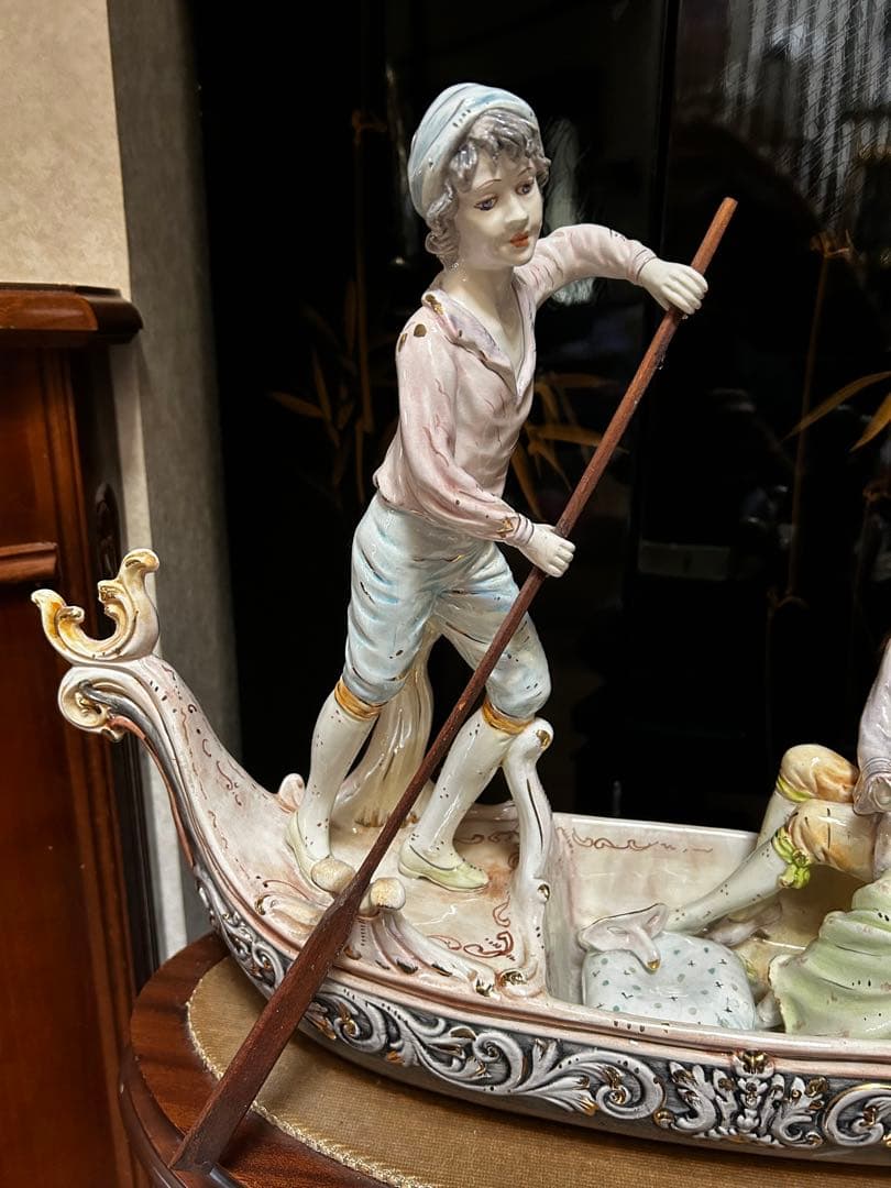 ベネチア仮装パーティ帰りゴンドラの恋人達