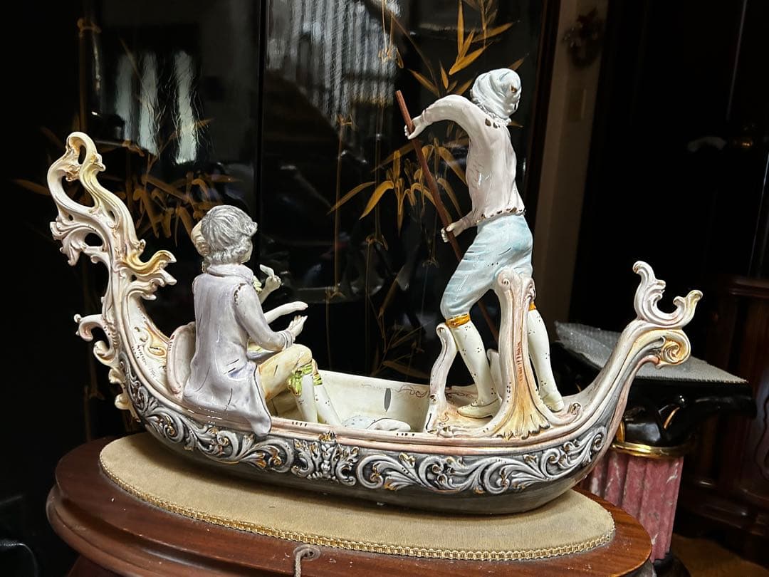 ベネチア仮装パーティ帰りゴンドラの恋人達