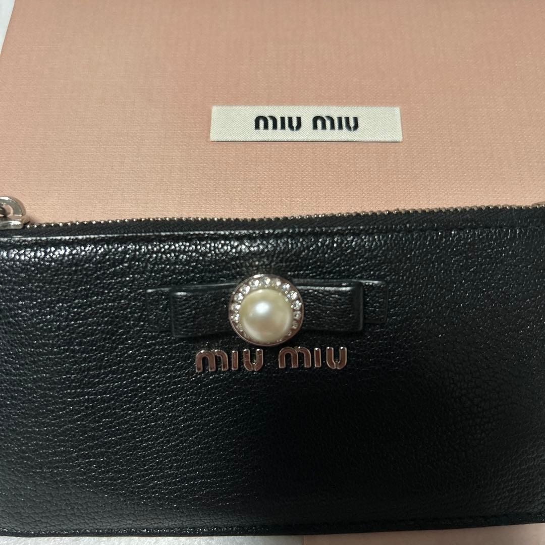 MIUMIUカードケース マルチケース ケース マドラスパール 黒