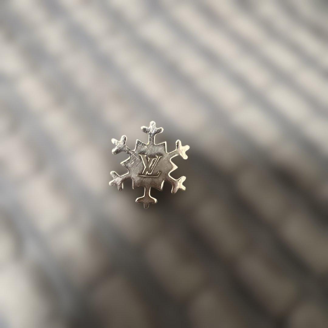 LOUIS VUITTON ルイ ヴィトン ピンバッチ　ブローチ　雪の結晶