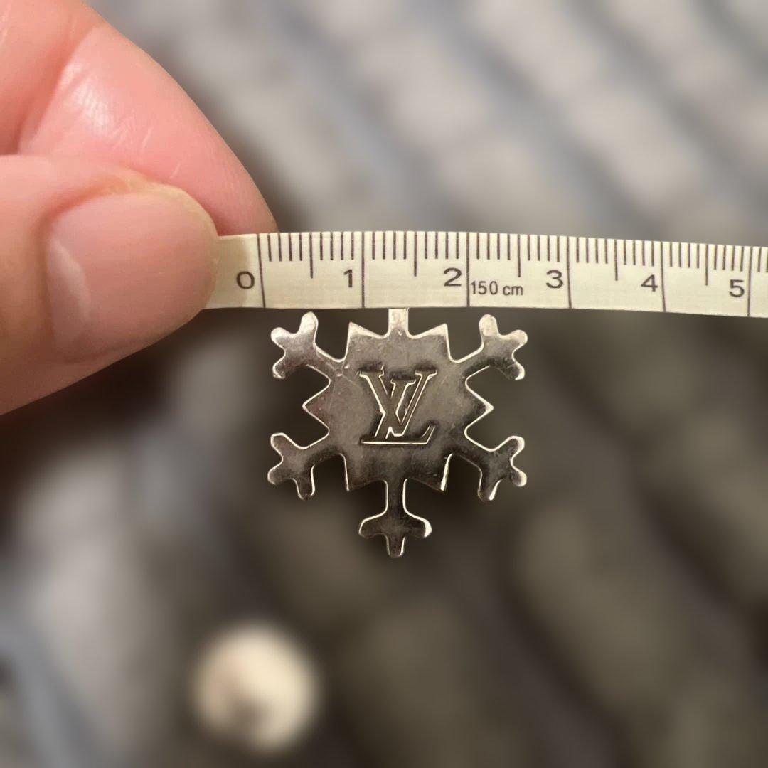 LOUIS VUITTON ルイ ヴィトン ピンバッチ　ブローチ　雪の結晶