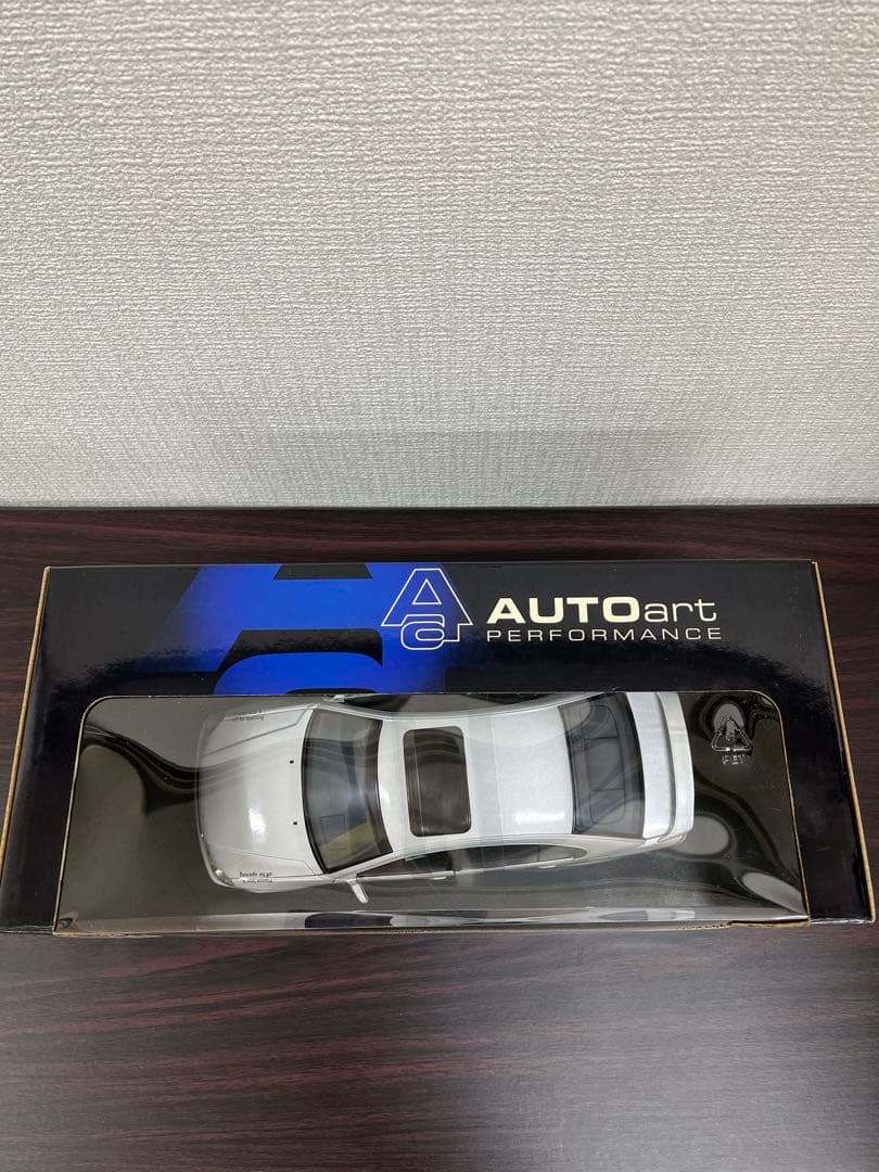 オートアート1/18トヨタ アリスト シルバー