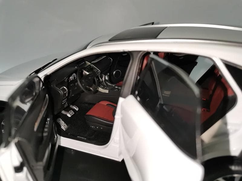 限定版1/18 レクサス NX 200t 模型　ミニカー　完成品　展示台付き　白