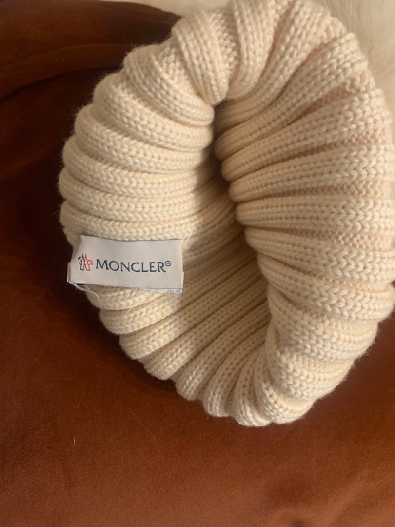MONCLER アイボリーfoxファー付きニット帽