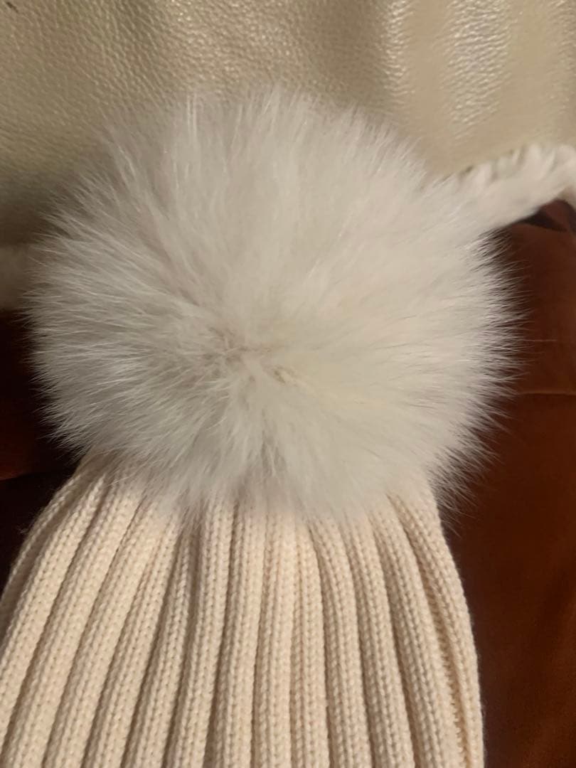 MONCLER アイボリーfoxファー付きニット帽