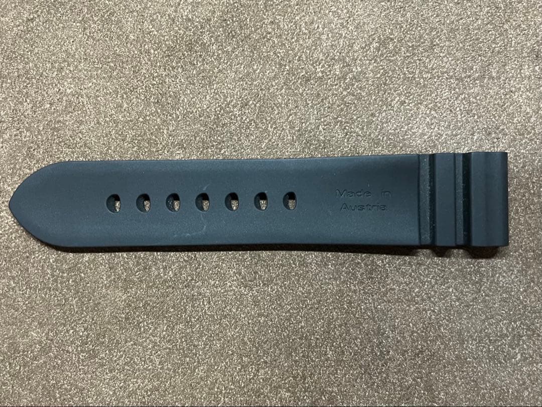 オフィチーネ パネライ ラバーベルト ブラック