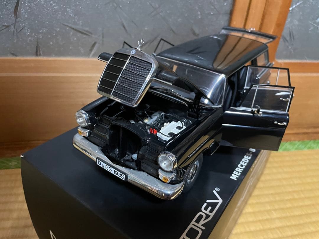 ノレブ1/18 メルセデスベンツ200 ブラック