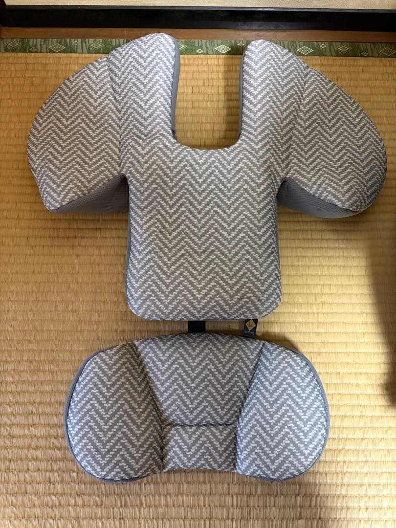 Combi 車用チャイルドシート グレー 日よけ付き