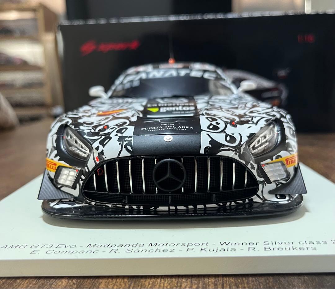 スパーク　ミニカー　1/18 スパーク　メルセデスAMG GT3 マッドパンダ