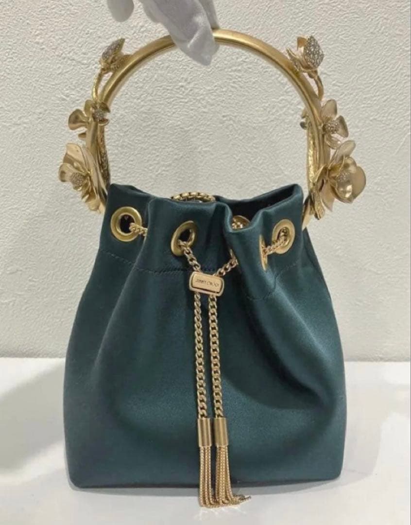 ジミーチュウ　メタルフラワー付き サテン・バケットバッグ　jimmy choo
