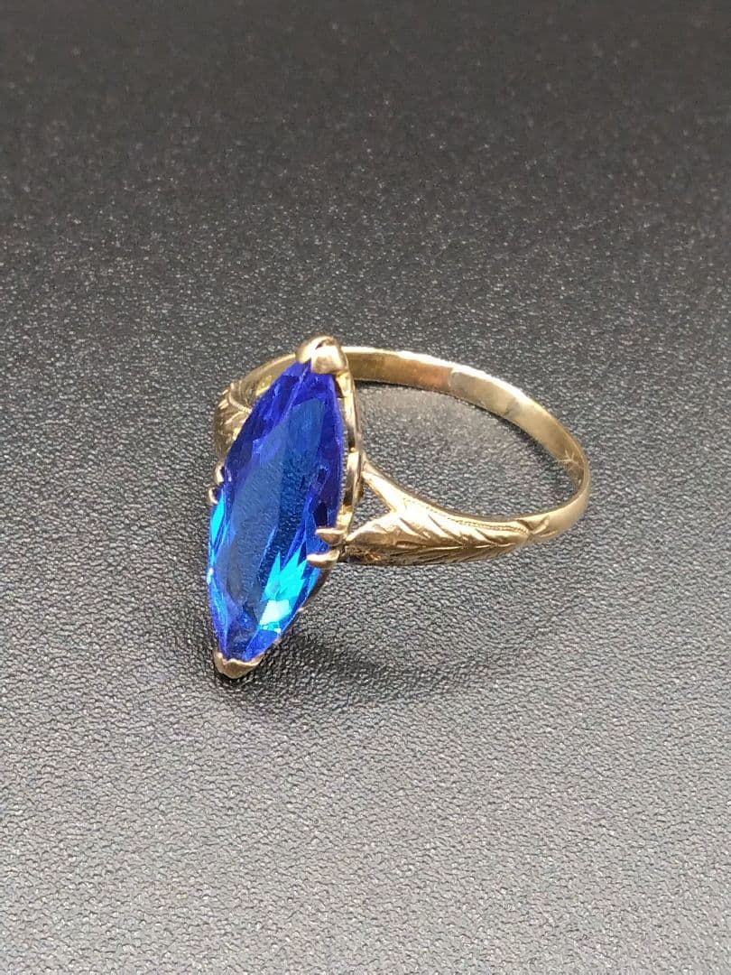 ​【昭和レトロ】K18 ブルー合成石 彫金 透かし ヴィンテージリング 指輪