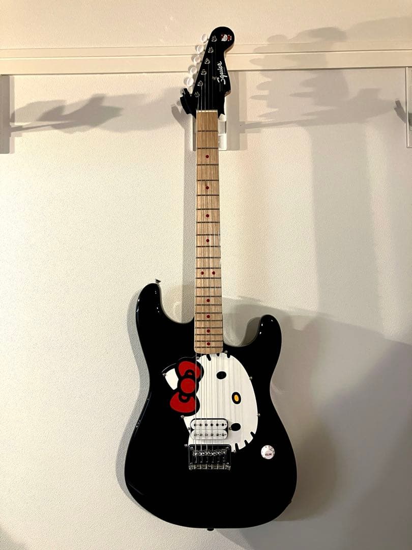 Squire Fender×Hello Kitty Stratocaster