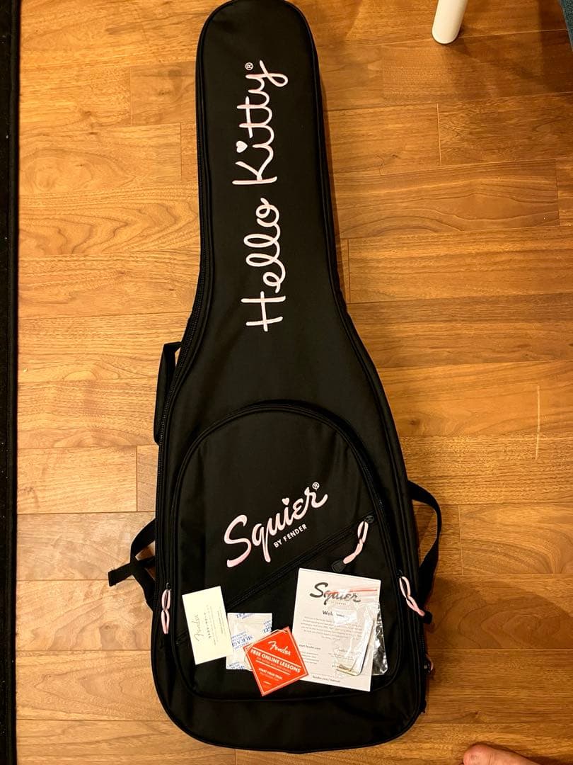 Squire Fender×Hello Kitty Stratocaster