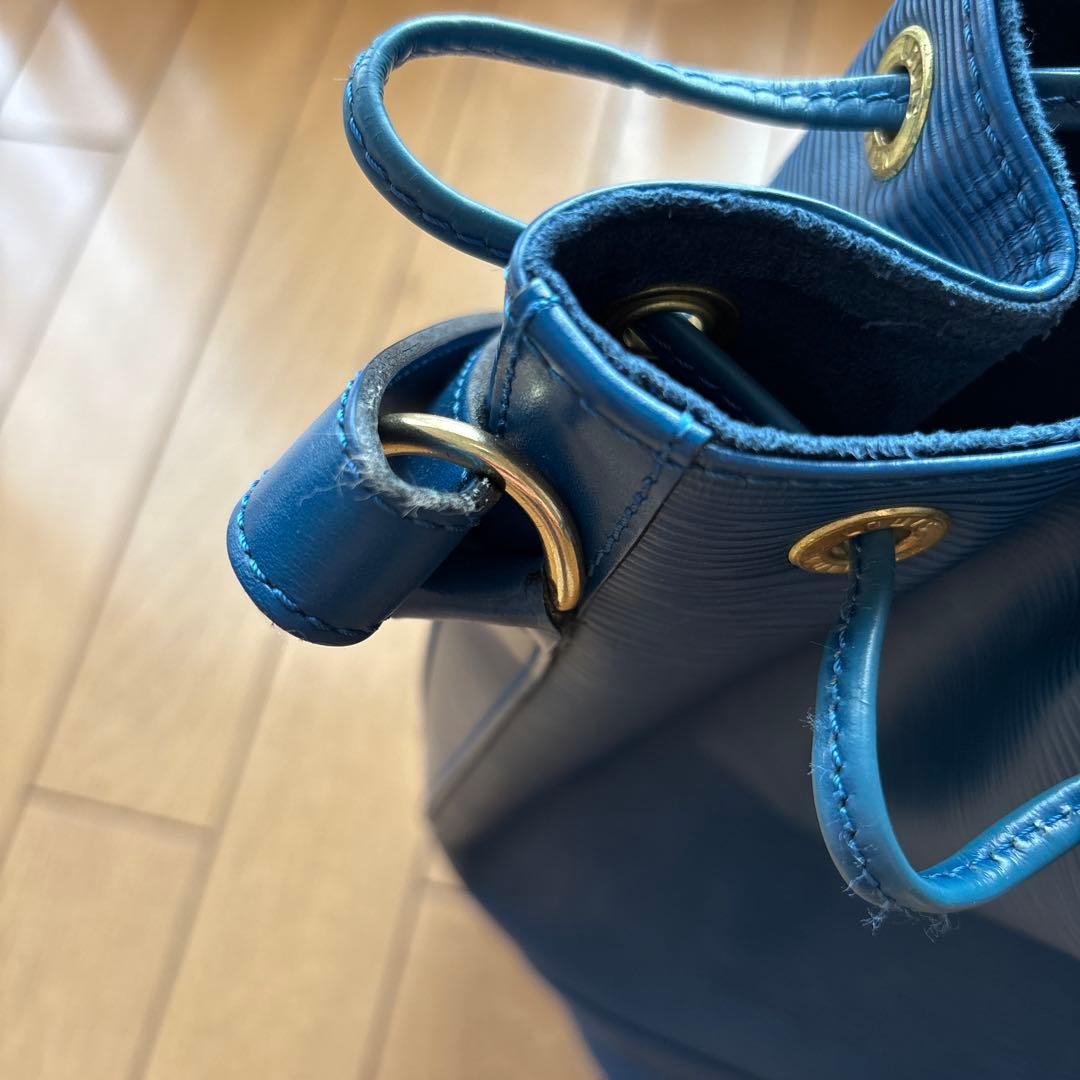 ルイヴィトン エピ ノエ ショルダーバッグ ブルー