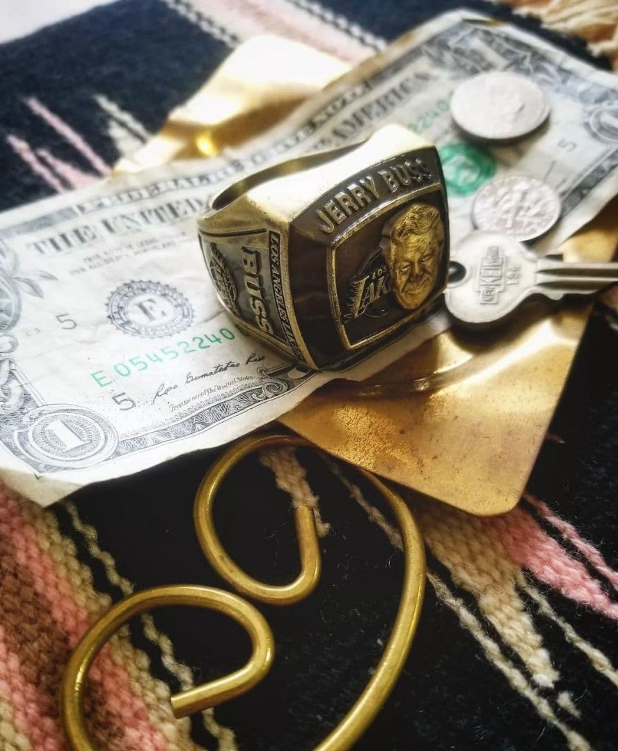 レイカーズ　LA Lakers JERRY BUSS 特大記念リング