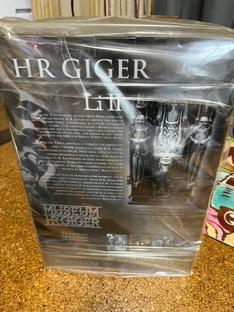 HR GIGERフィギュア&写真集