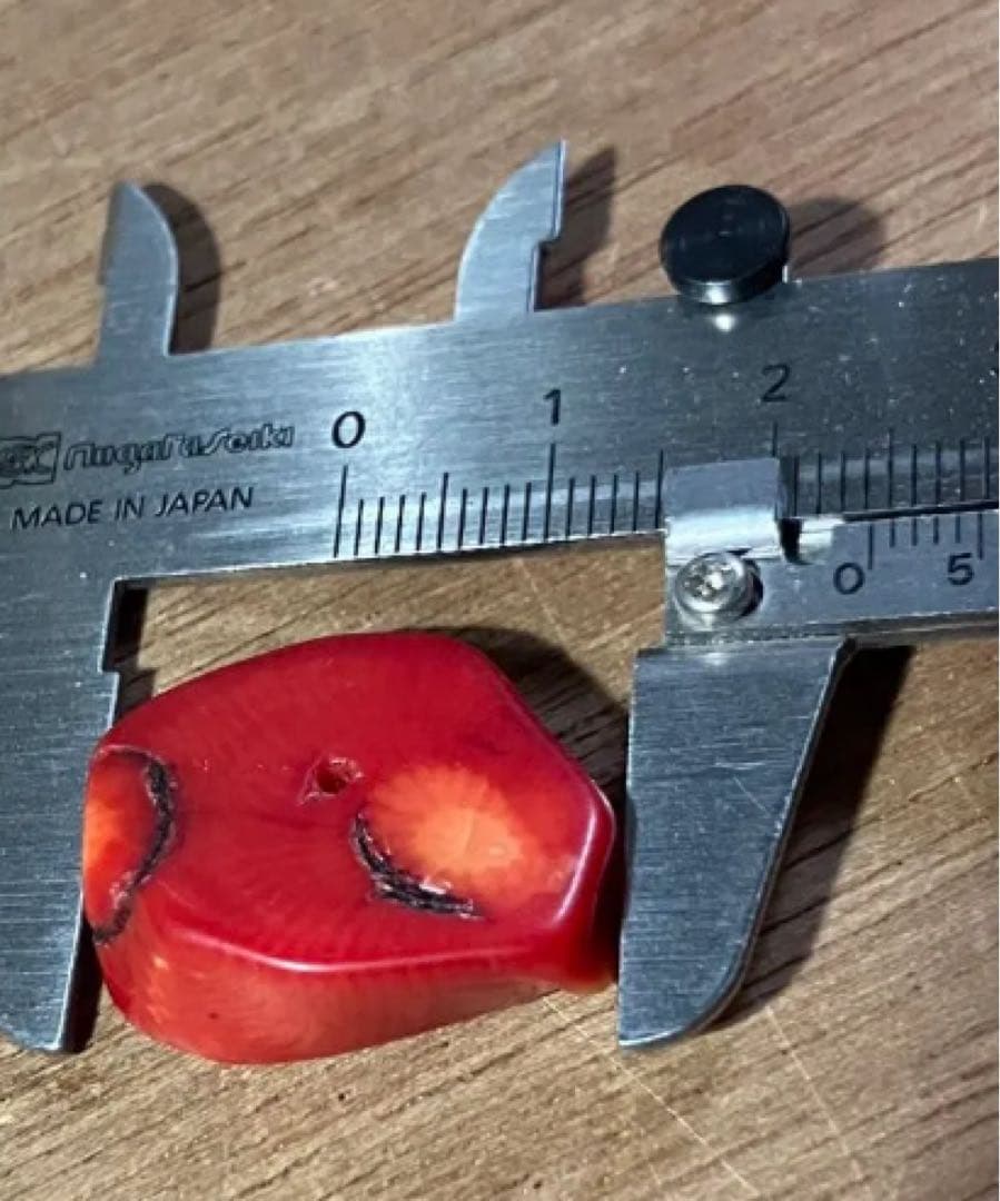 天然オレンジ珊瑚φ30×28mm，赤珊瑚、緑り翡翠セット