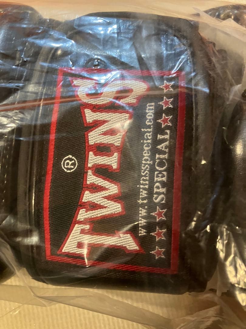 新品 Twins ボクシンググローブ 14oz