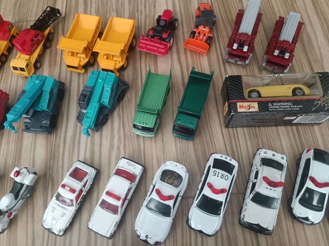 トミカ　まとめ売り　パトカー　緊急車両　はたらく　maista 中古　 ミニカー