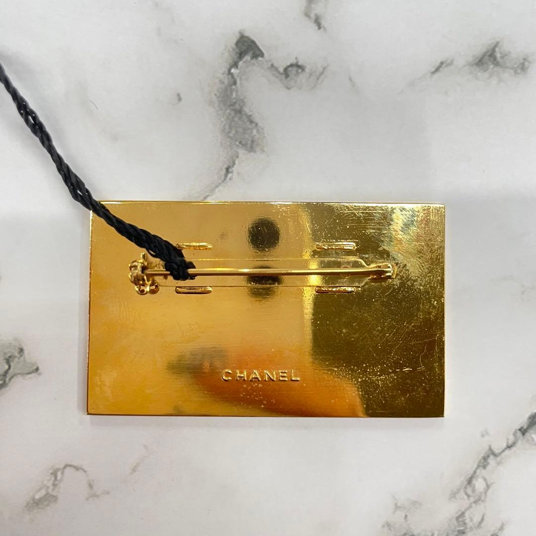 シャネル ヴィンテージ ブローチ ロゴプレート　ゴールドカラー