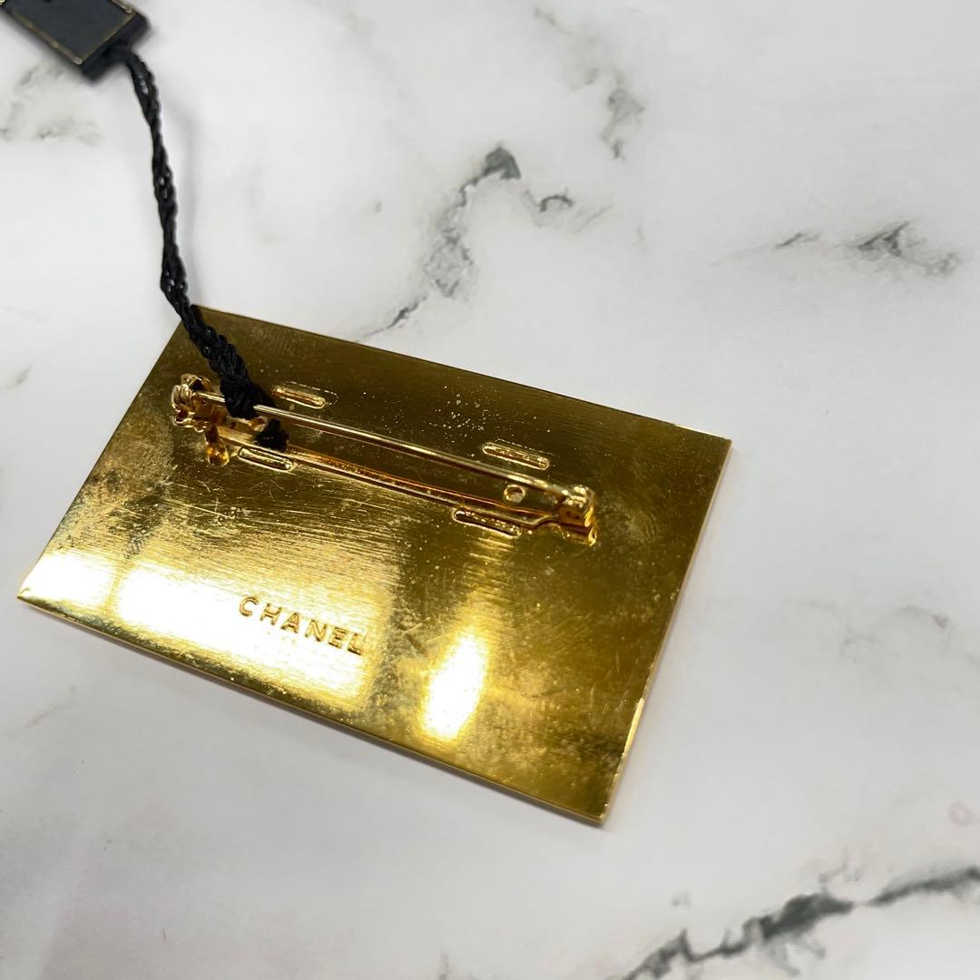 シャネル ヴィンテージ ブローチ ロゴプレート　ゴールドカラー