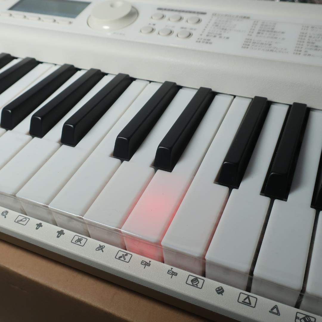 CASIO LK-526 光ナビゲーション キーボード 2022年製 61鍵盤