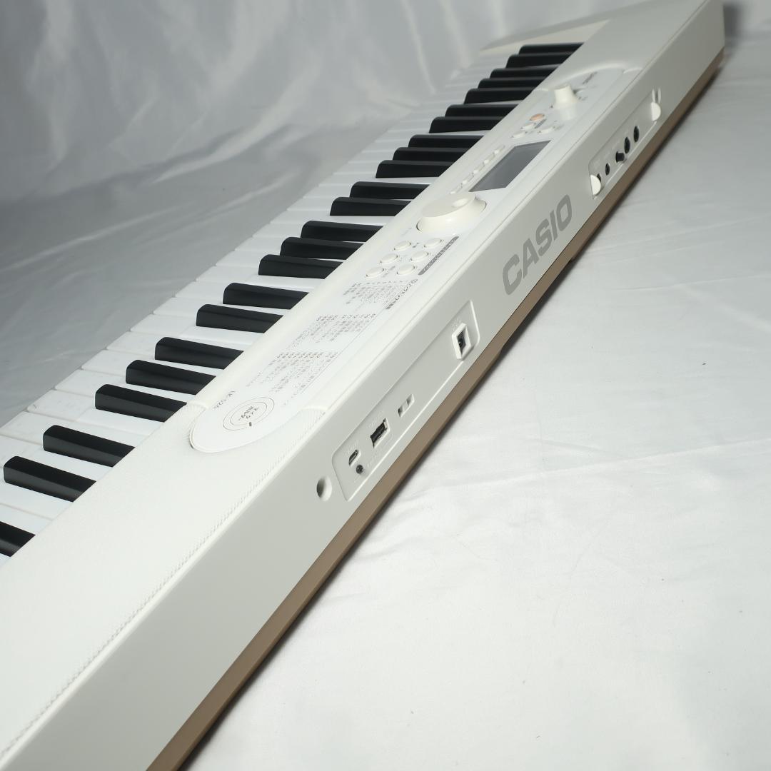 CASIO LK-526 光ナビゲーション キーボード 2022年製 61鍵盤
