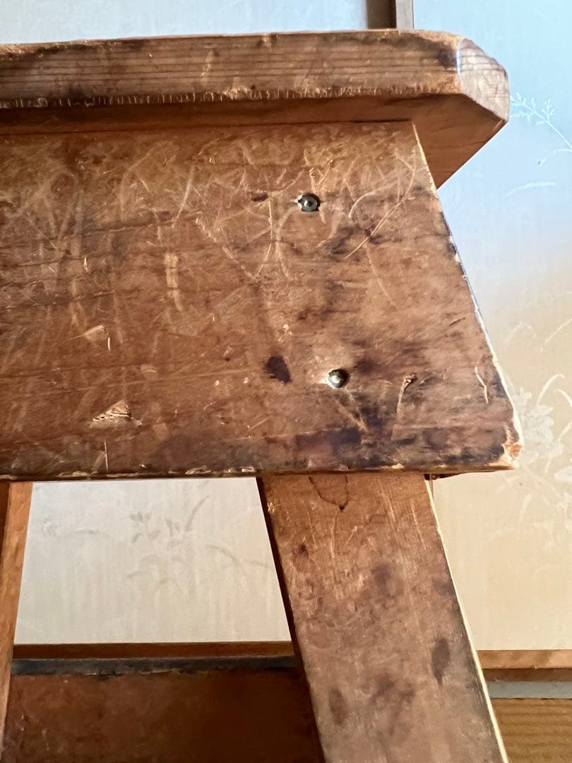 アンティークチェア　無垢材　木製　昭和レトロな学校の椅子　スツール　花台