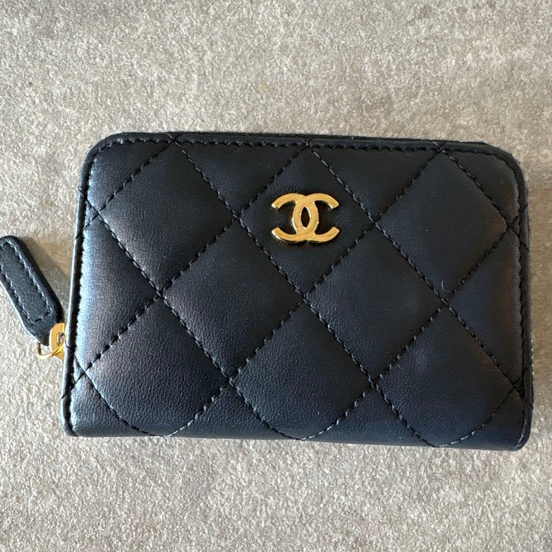 CHANEL クラシックジップパース　ラムスキン　ブラック　ゴールド金具