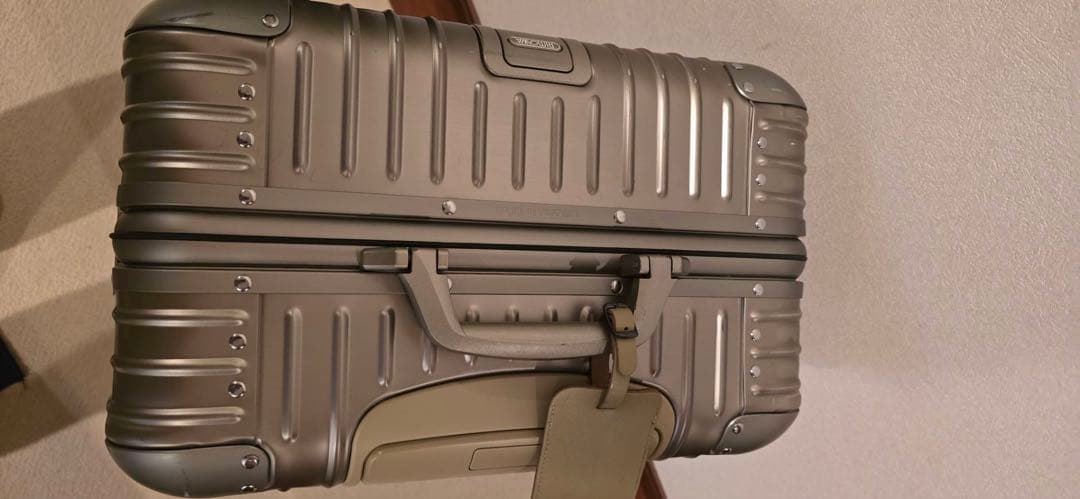 【美品】RIMOWAトパーズチタニウム64L クラシックチェックインM