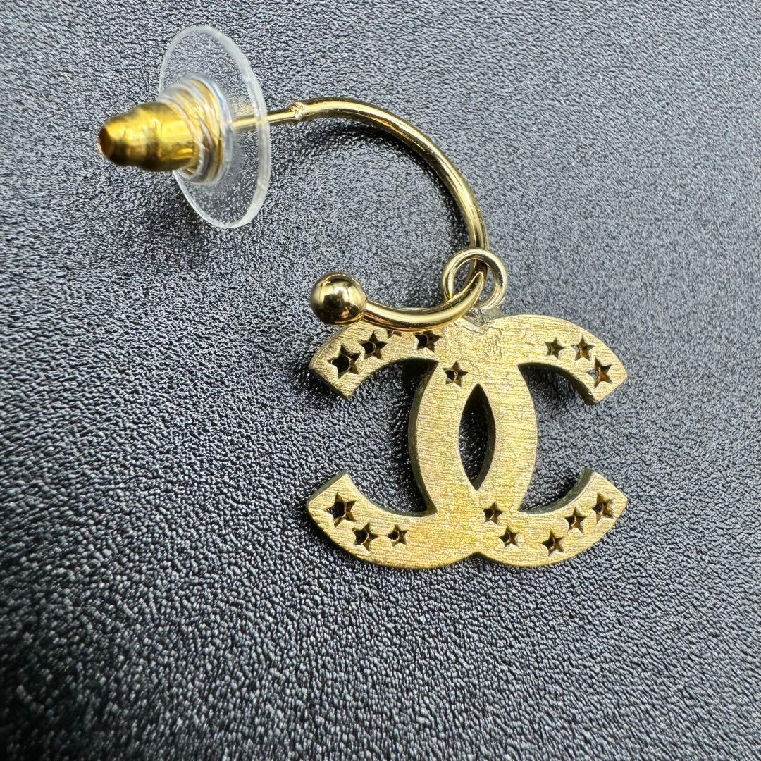 CHANEL ゴールド ココ パンチング スター ピアス