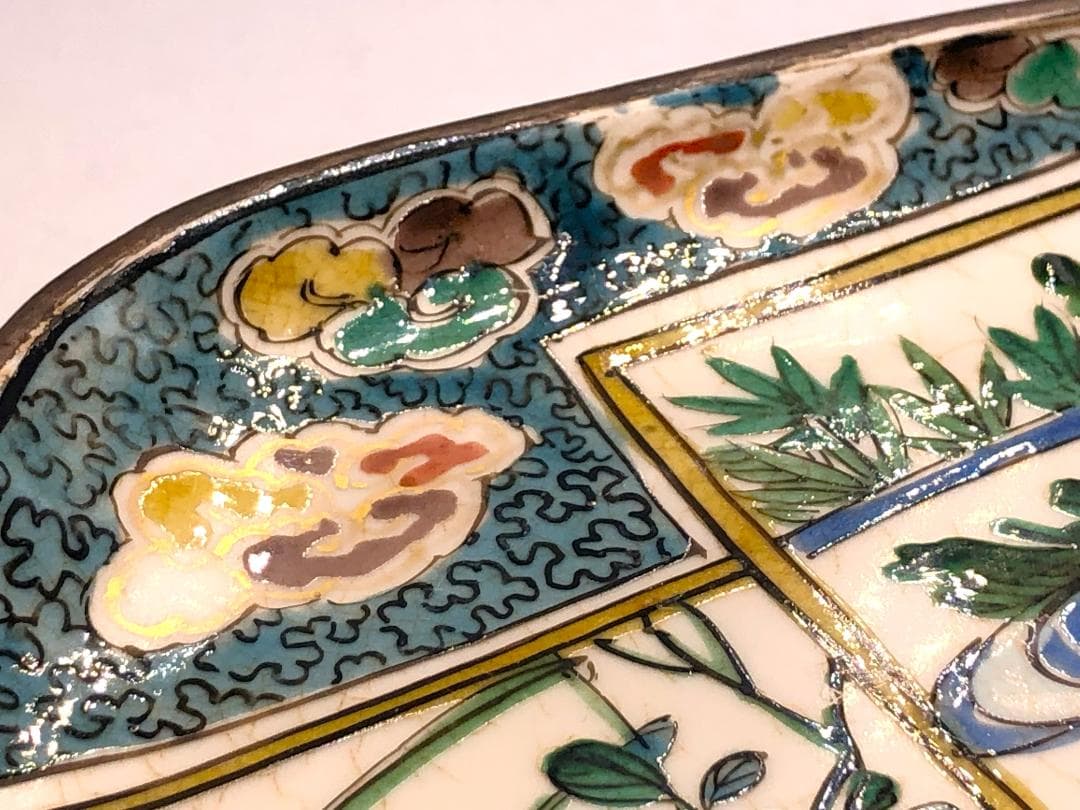 【 古九谷色絵木瓜型中皿 】　岩牡丹・鯉魚・雲文　折鶴若松図　角福印　江戸時代