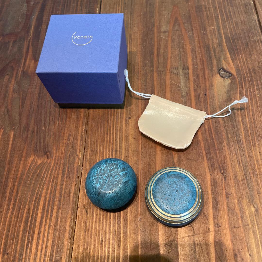 美品　グッドデザイン　金属製　メモリアルボトル　カナタ　青銅色　重厚感ある　骨壷