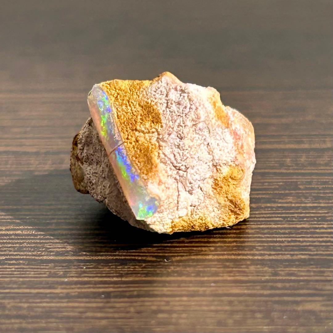 マ*キ様 シェルオパール 5.95ct ツノガイ 鉱物標本