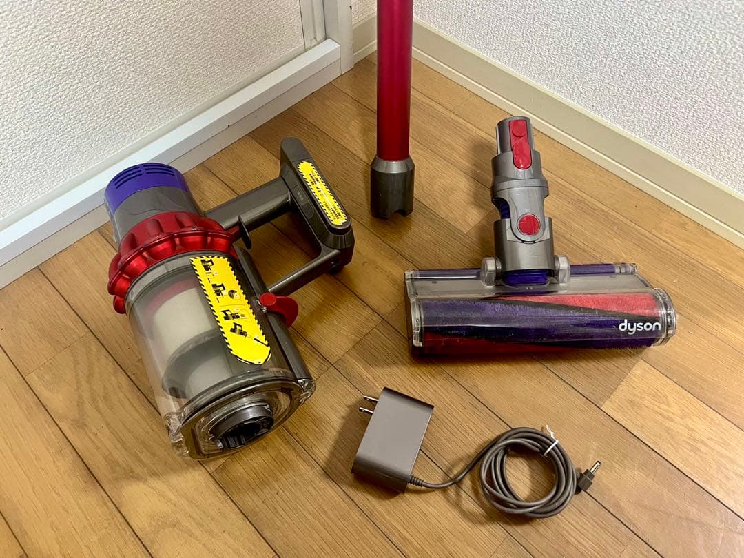 【美品】Dyson ダイソン cyclone V10 fluffy+ SV12